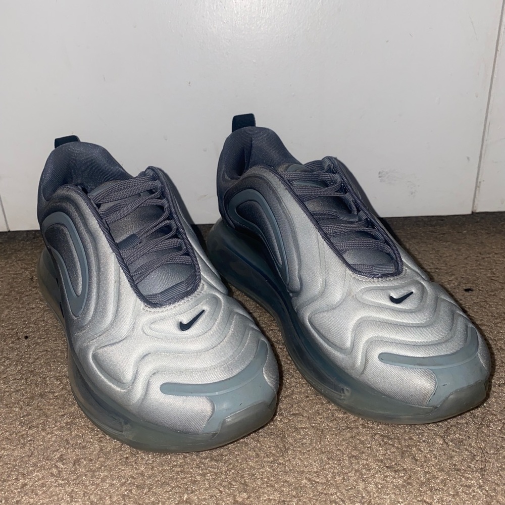 Nike 270